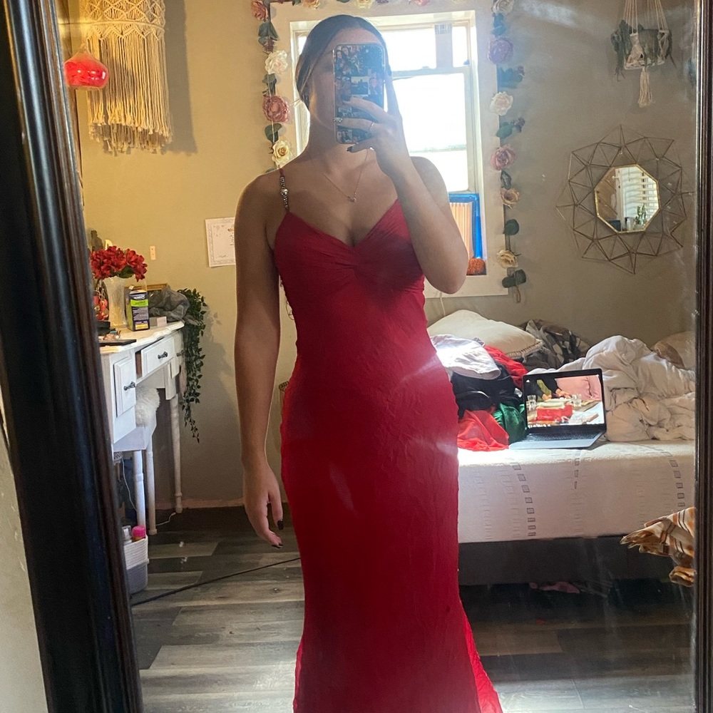 Fitted long red dress